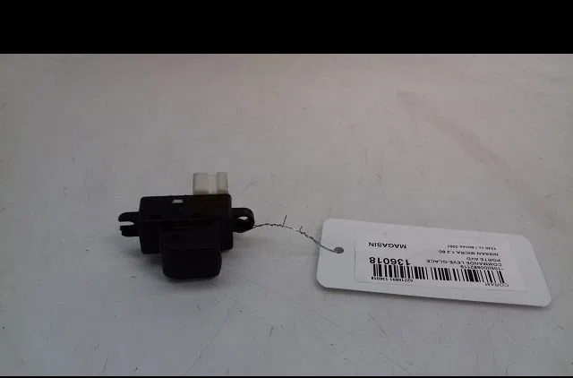 Commande lève-glace porte avant droite Nissan MICRA III (K12) 1.2 16v (2003-2010) occasion