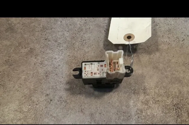 Commande lève-glace porte avant droite Nissan MICRA III (K12) 1.4 16v (2003-2010) occasion