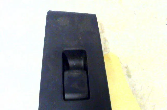 Commande lève-glace porte avant droite NISSAN MICRA occasion