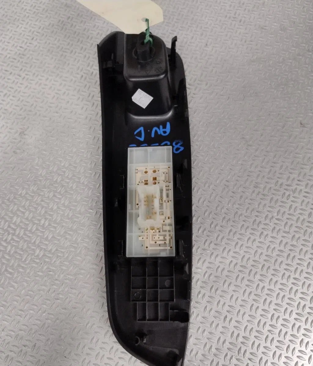 Commande lève-glace porte avant droite Nissan MICRA V (K14) 1.0 ig-t (2021) occasion