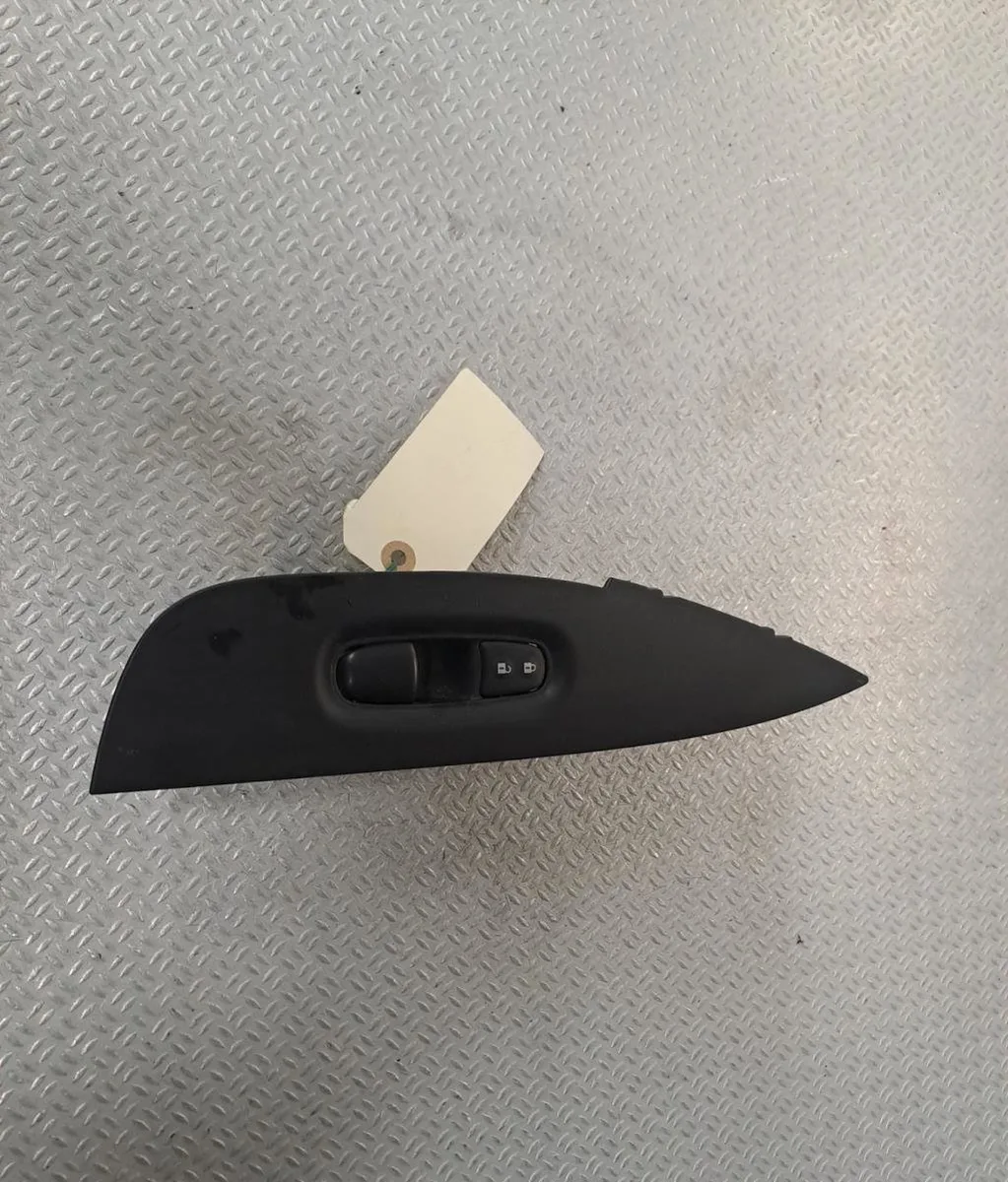 Commande lève-glace porte avant droite Nissan QASHQAI II SUV (J11, J11_) 1.6 dci (2013) occasion