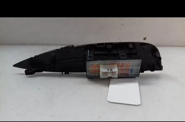 Commande lève-glace porte avant droite Nissan QASHQAI II SUV (J11, J11_) 1.6 dci (2013) occasion