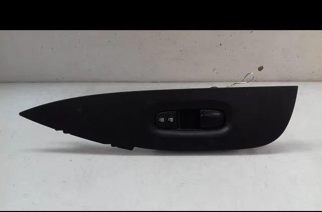 Commande lève-glace porte avant droite Nissan QASHQAI II SUV (J11, J11_) 1.6 dci (2013) occasion