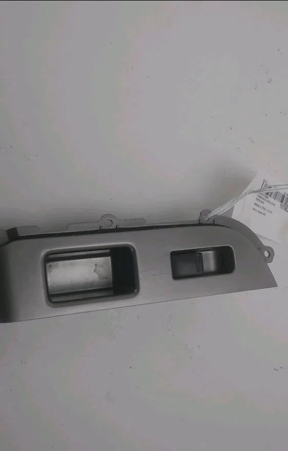 Commande lève-glace porte avant droite Nissan X-TRAIL I (T30) 2.2 di 4x4 (2001-2005) occasion