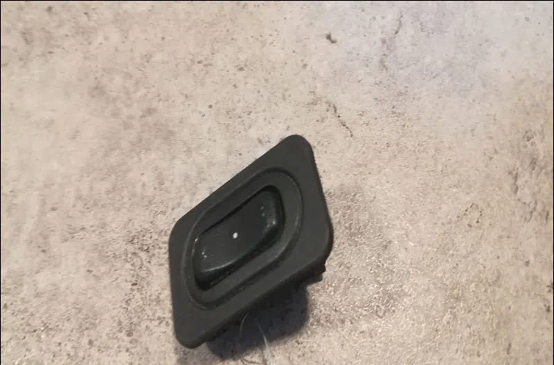 Commande lève-glace porte avant droite Opel CORSA C (X01) 1.0 (f08, f68) (2000-2003) occasion