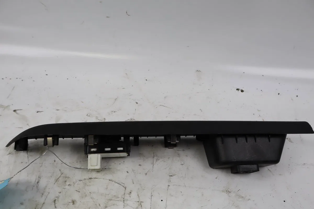 Commande lève-glace porte avant droite Opel CORSA F 1.2 (68) (2019) occasion