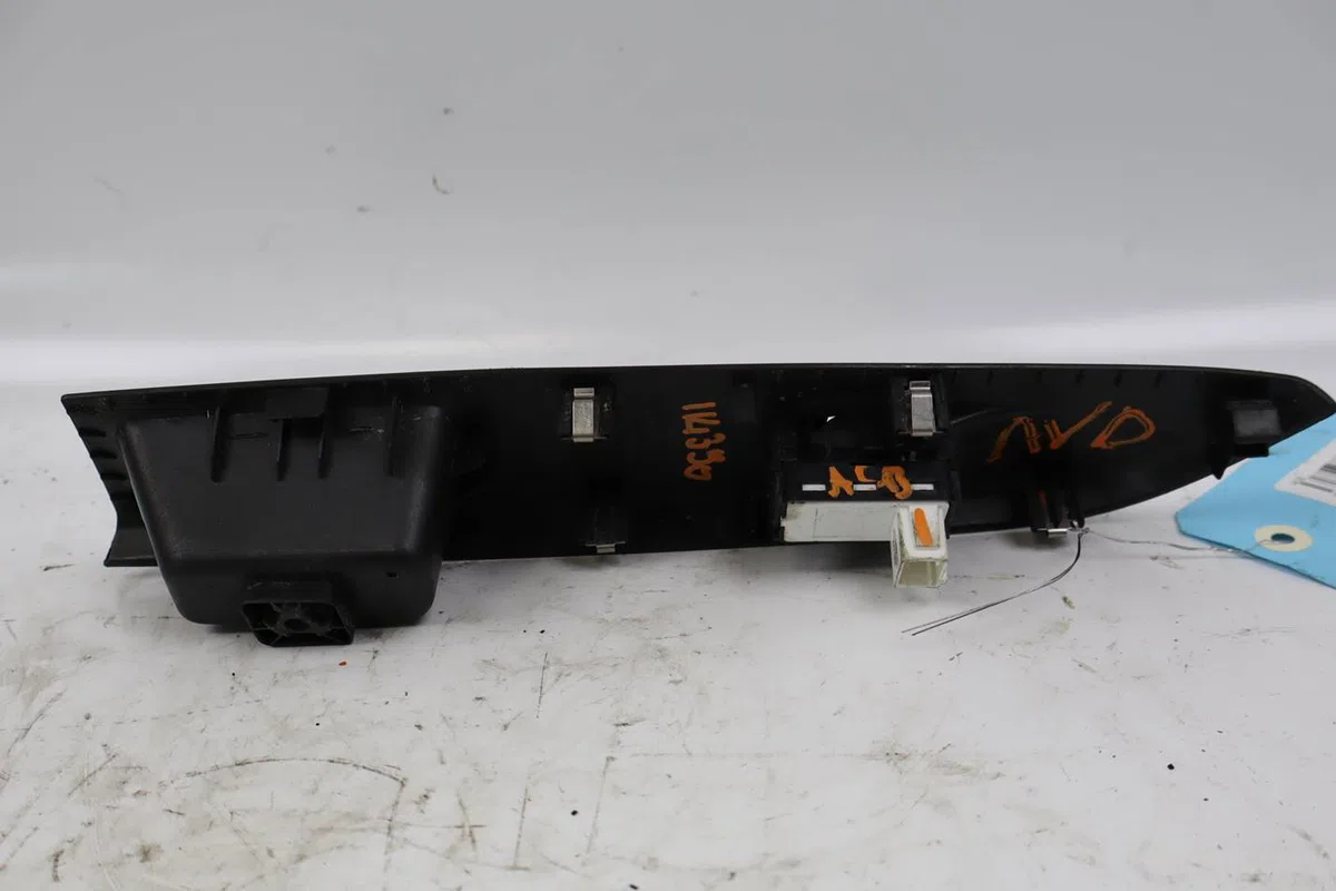 Commande lève-glace porte avant droite Opel CORSA F 1.2 (68) (2019) occasion