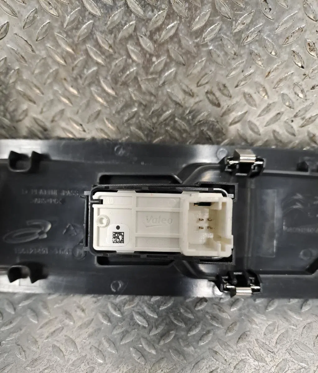 Commande lève-glace porte avant droite Opel VIVARO C Camionnette (K0) 2.0 (2019) occasion