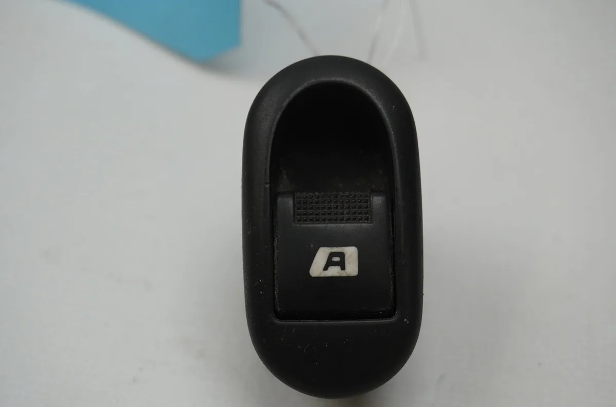 Commande lève-glace porte avant droite Peugeot 1007 (KM_) 1.6 16v (2005) occasion