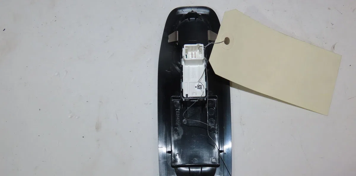 Commande lève-glace porte avant droite Peugeot 2008 I (CU_) 1.2 thp 110 - puretech 110 (2015) 5 portes occasion