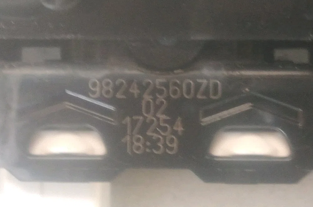 Commande lève-glace porte avant droite Peugeot 2008 I (CU_) 1.6 bluehdi 100 (2015) occasion