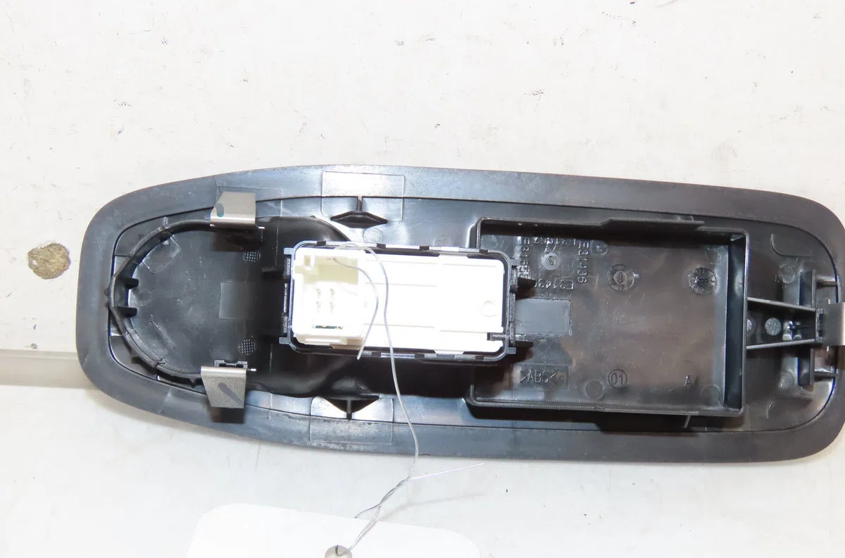 Commande lève-glace porte avant droite Peugeot 2008 I (CU_) 1.6 hdi (2013) occasion