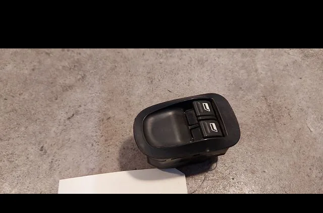 Commande lève-glace porte avant droite Peugeot 206 (2L_, 2M_) 1.4 hdi eco 70 (2009-2013) 5 portes occasion