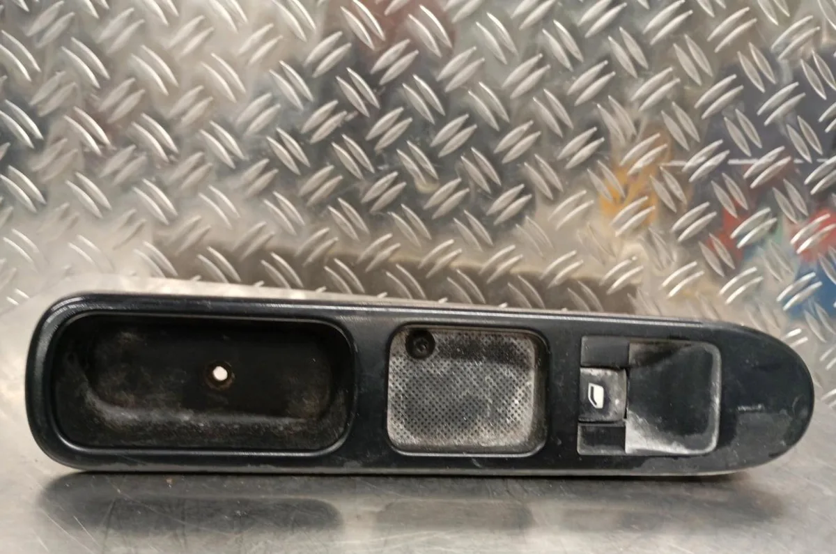 Commande lève-glace porte avant droite Peugeot 207-207 (WA_, WC_) 1.4 hdi (2006-2015) 5 portes occasion
