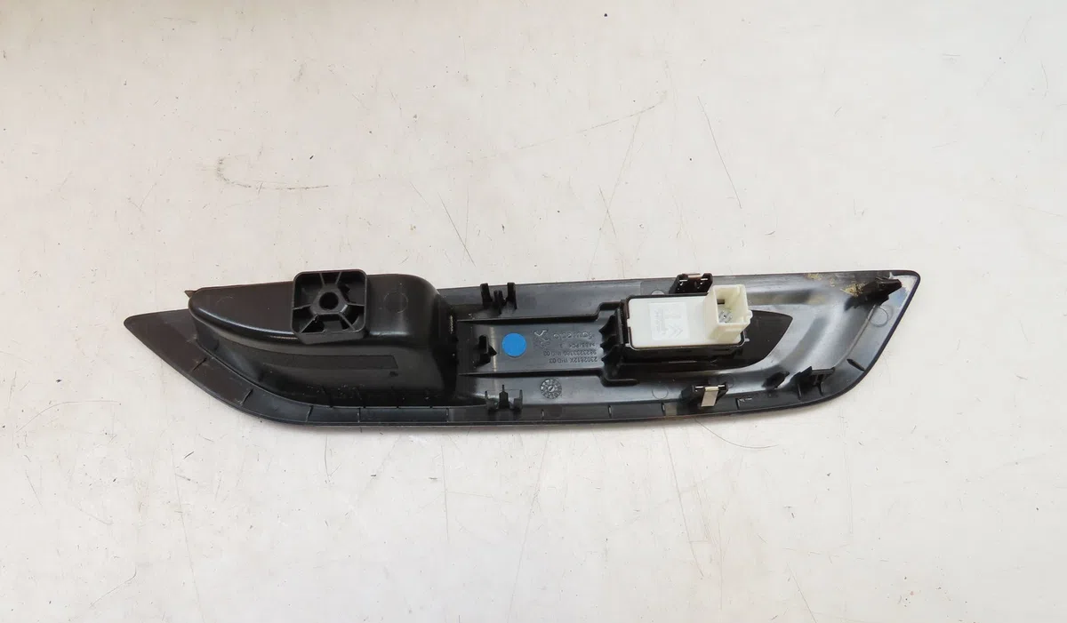 Commande lève-glace porte avant droite PEUGEOT 208 2023 occasion