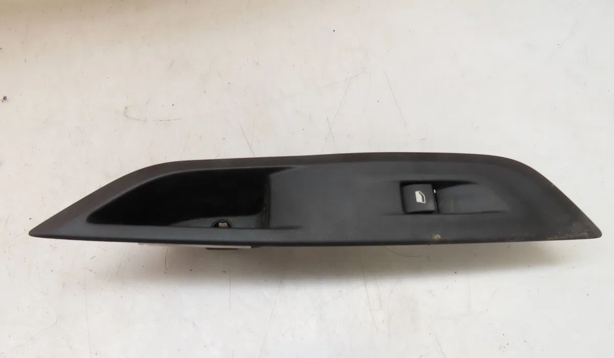 Commande lève-glace porte avant droite PEUGEOT 208 2023 occasion