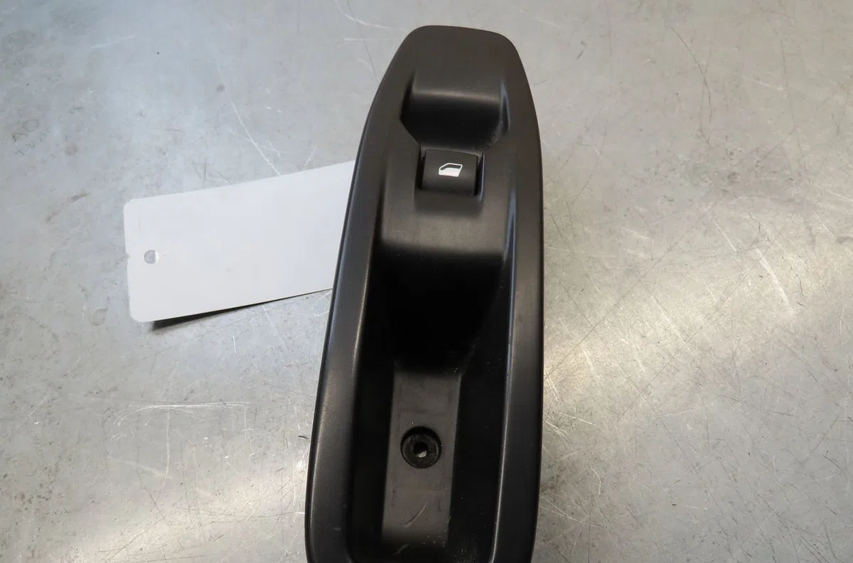 Commande lève-glace porte avant droite Peugeot 208 I (CA_, CC_) 1.6 (2012) occasion