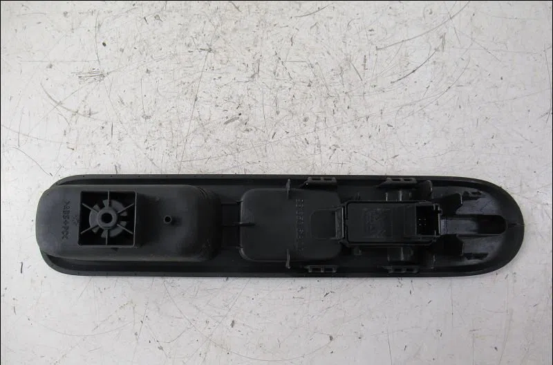 Commande lève-glace porte avant droite Peugeot 3008 Monospace (0U_) 1.6 hdi (2009-2016) 5 portes occasion