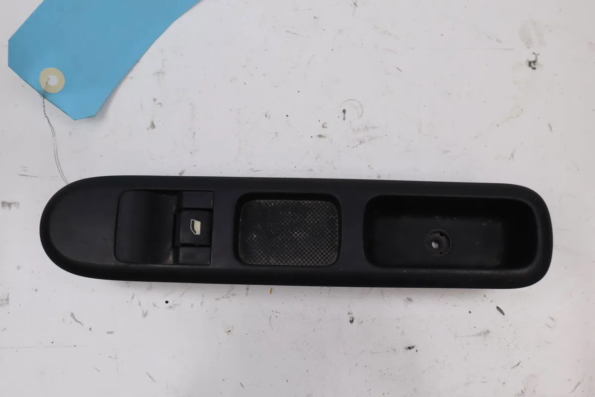 Commande lève-glace porte avant droite Peugeot 3008 Monospace (0U_) 1.6 thp (2009-2016) occasion