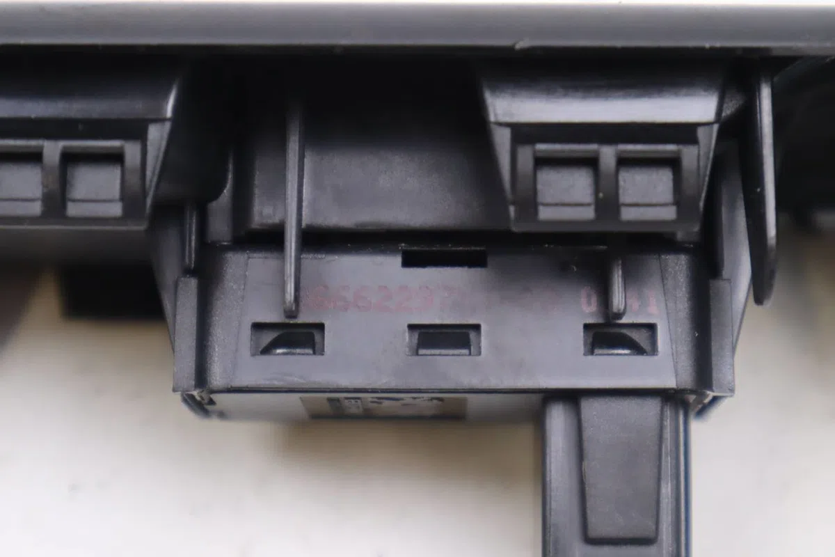 Commande lève-glace porte avant droite Peugeot 3008 Monospace (0U_) 1.6 thp (2009-2016) occasion