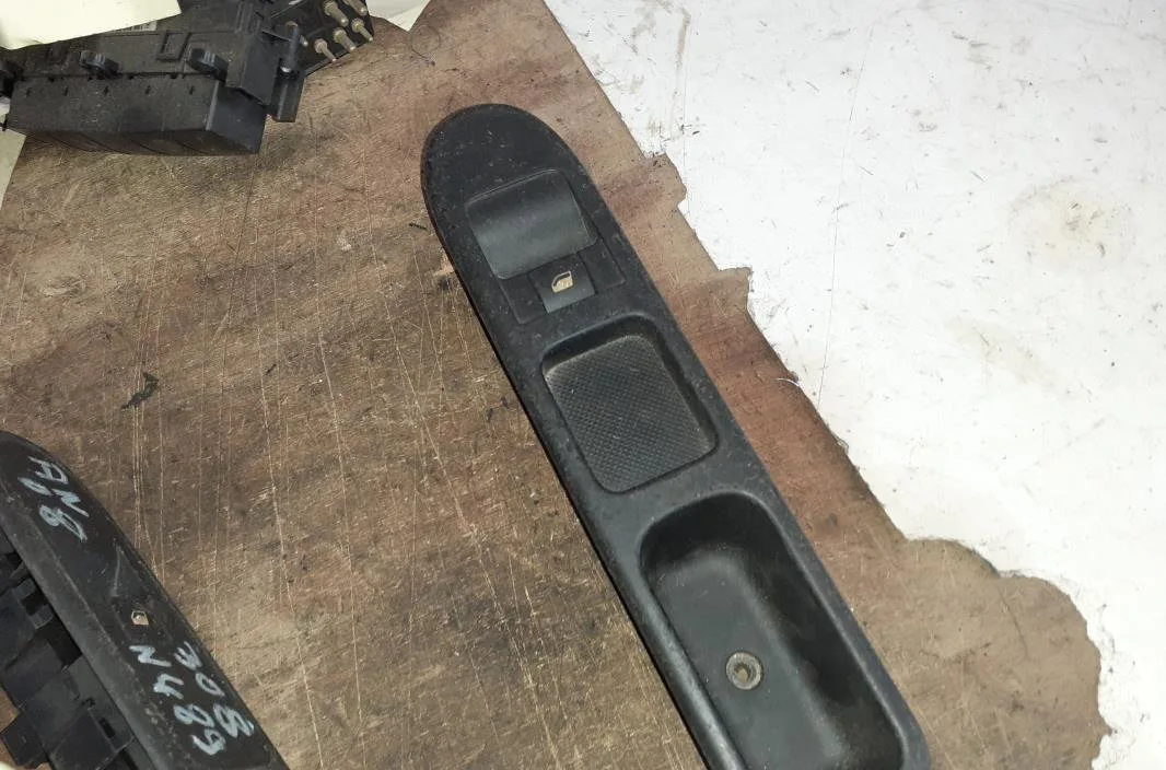Commande lève-glace porte avant droite Peugeot 307 (3A-C) 1.6 16v (2000-2007) 5 portes occasion