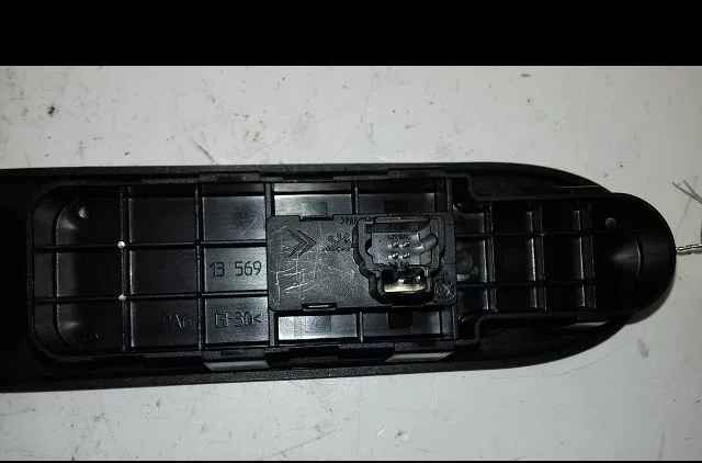 Commande lève-glace porte avant droite Peugeot 307 (3A-C) 2.0 16v (2000-2005) occasion