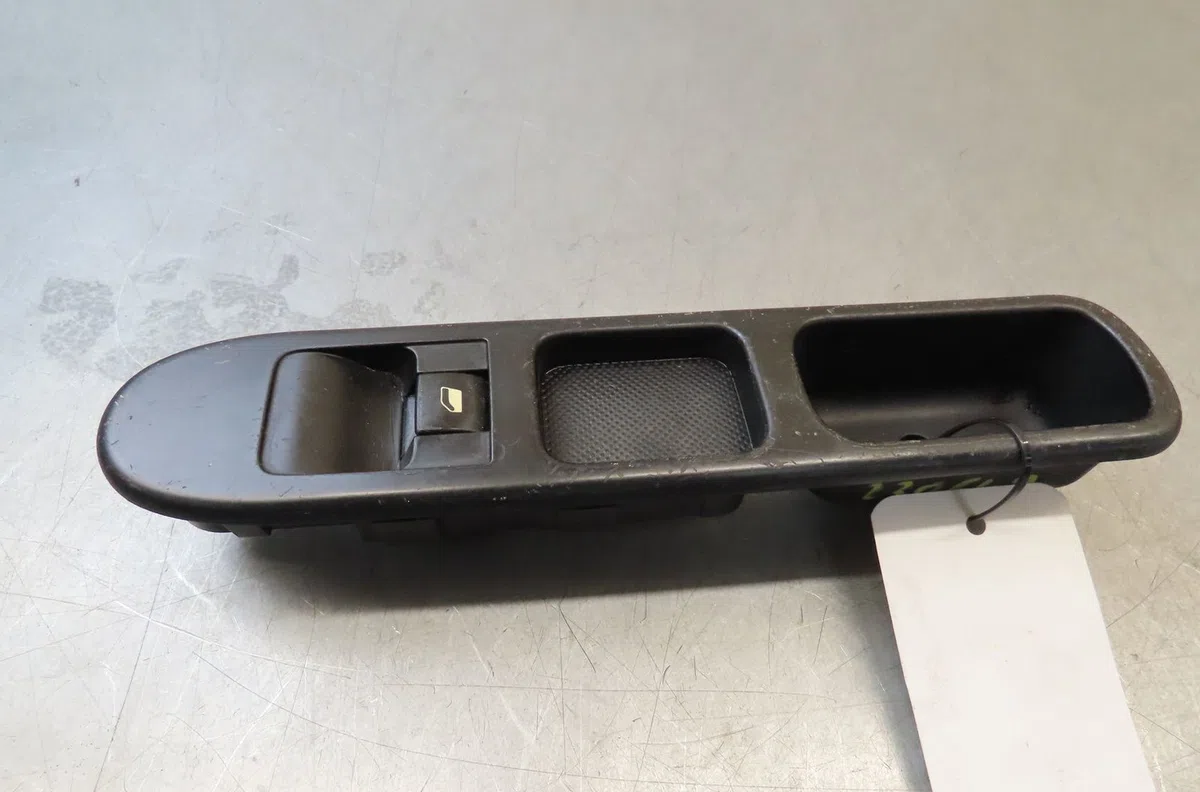 Commande lève-glace porte avant droite Peugeot 307 Break (3E) 2.0 hdi 90 (2002-2008) occasion