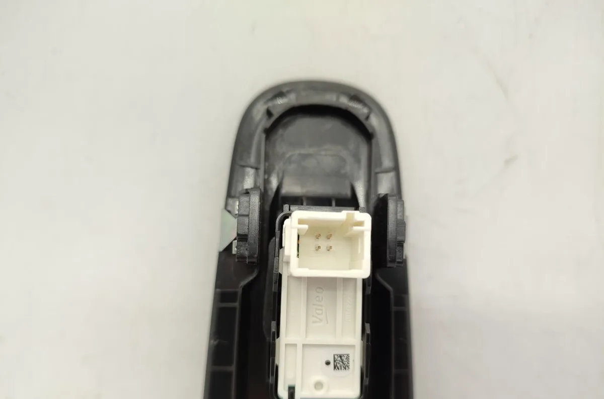 Commande lève-glace porte avant droite PEUGEOT 308 2 SW PHASE 2 BREAK occasion