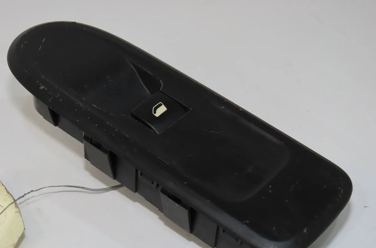 Commande lève-glace porte avant droite Peugeot 308 I (4A_, 4C_) 1.6 thp 16v (2009-2014) occasion