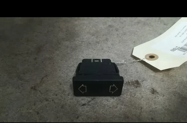 Commande lève-glace porte avant droite Peugeot 405 II (4B) 1.6 (1992-1995) occasion