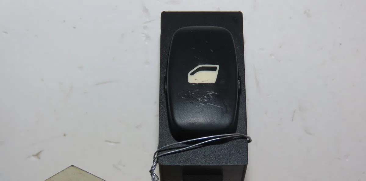 Commande lève-glace porte avant droite Peugeot 407 (6D_) 2.0 16v (6drfjc, 6drfje, 6drfjf) (2005-2010) occasion