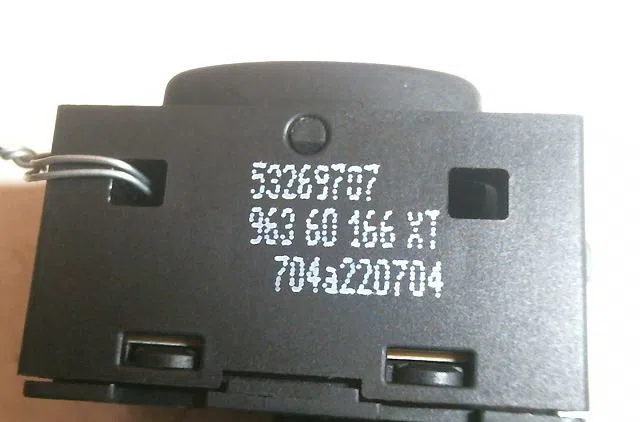 Commande lève-glace porte avant droite Peugeot 407 (6D_) 2.0 hdi 135 (6drhrh, 6drhre, 6drhrg, 6drhrj) (2004-2010) 4 port