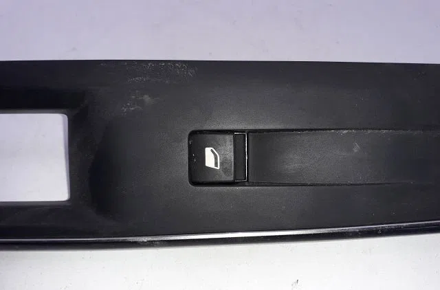 Commande lève-glace porte avant droite Peugeot 5008 II (MC_, MJ_, MR_, M4_) 1.2 (mrhnyh, mrhnyw, mrhnsj, mrhnsu, mrhnsm)
