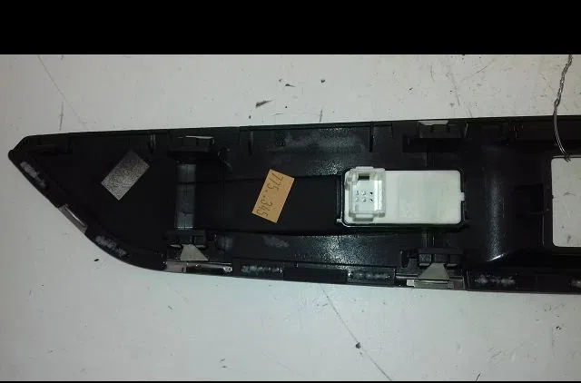 Commande lève-glace porte avant droite Peugeot 5008 II (MC_, MJ_, MR_, M4_) 1.5 bluehdi 130 (mcyhzj, mcyhzr, mcyhzx) (20