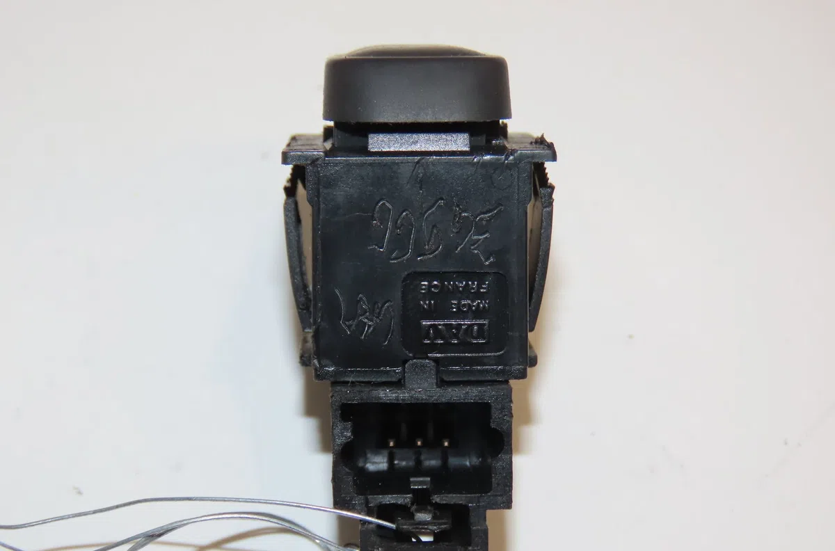 Commande lève-glace porte avant droite Peugeot 607 (9D, 9U) 2.2 hdi (2000-2006) occasion