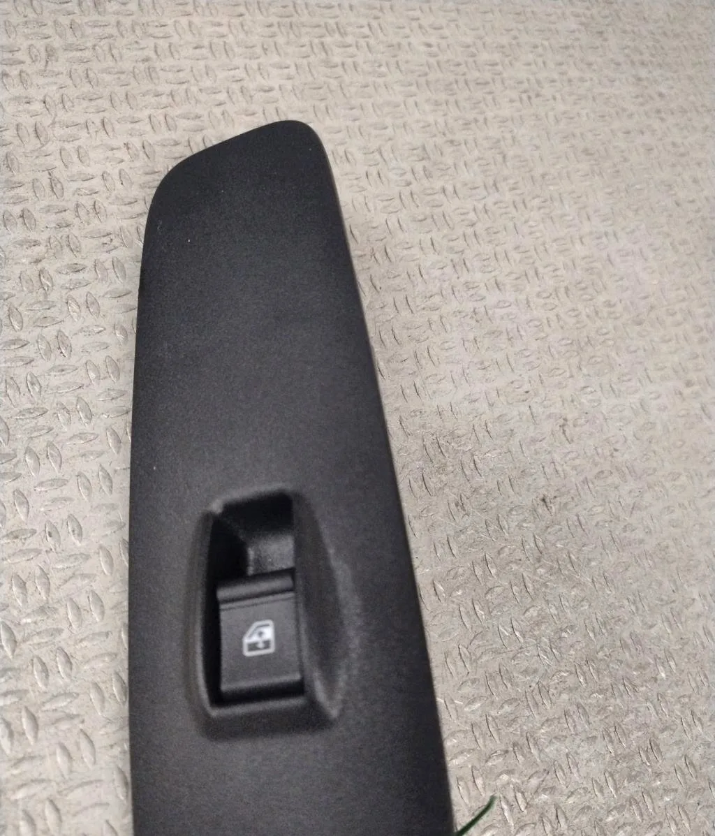 Commande lève-glace porte avant droite Peugeot BOXER Camionnette 2.0 bluehdi 130 (2015-2019) occasion