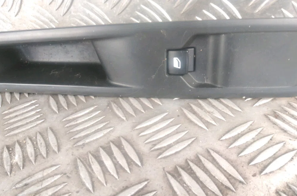Commande lève-glace porte avant droite Peugeot EXPERT Camionnette (V_) 1.5 bluehdi 120 (2018) occasion