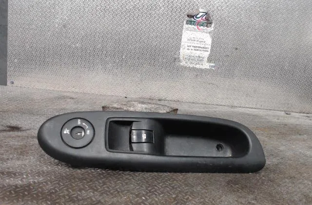 Commande lève-glace porte avant droite RENAULT CLIO 2 CAMPUS CLIO 2 CAMPUS PHASE 1 occasion