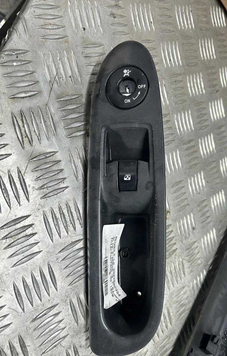 Commande lève-glace porte avant droite RENAULT CLIO 2 PHASE 2 occasion
