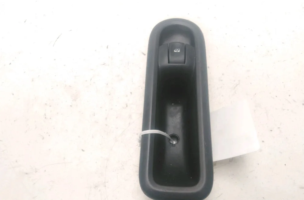 Commande lève-glace porte avant droite RENAULT CLIO 2010 occasion