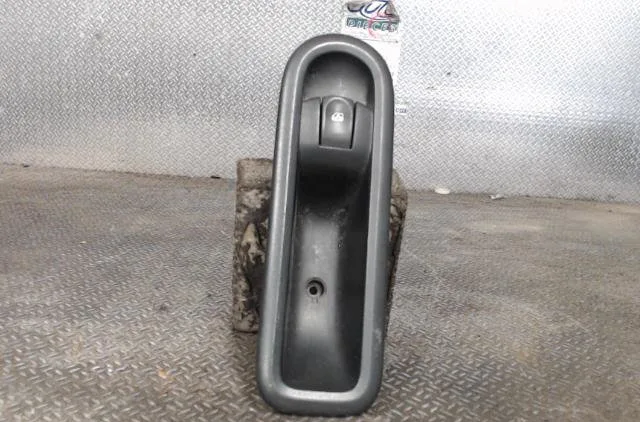 Commande lève-glace porte avant droite RENAULT CLIO 3 CLIO 3 PHASE 2 BREAK occasion