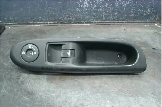 Commande lève-glace porte avant droite Renault CLIO II (BB_, CB_) 1.2 (bb0a, bb0f, bb10, bb1k, bb28, bb2d, bb2h, cb0a,..