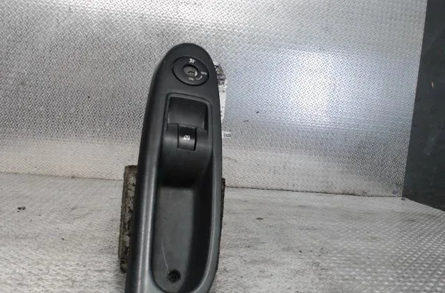 Commande lève-glace porte avant droite Renault CLIO II (BB_, CB_) 1.5 dci (b-c2j) (2004-2012) occasion