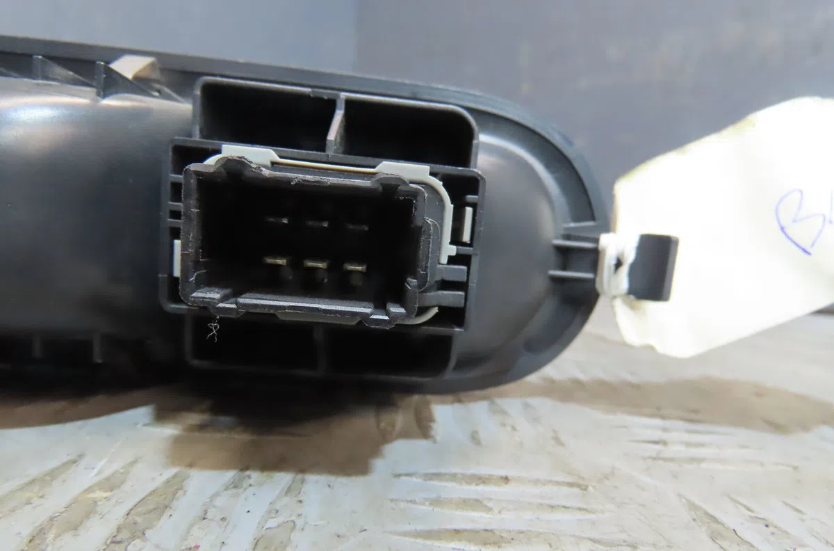 Commande lève-glace porte avant droite RENAULT CLIO III occasion