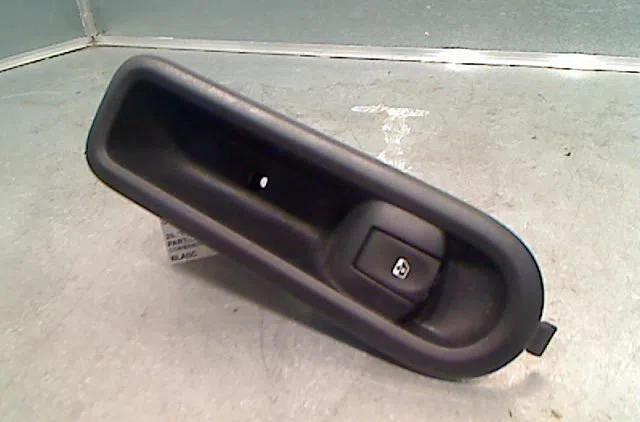 Commande lève-glace porte avant droite RENAULT CLIO III occasion