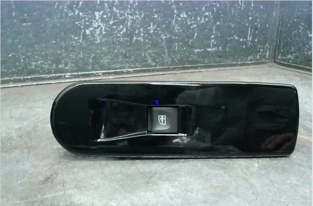 Commande lève-glace porte avant droite RENAULT CLIO IV 2014 occasion