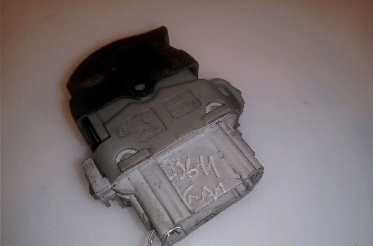 Commande lève-glace porte avant droite Renault ESPACE IV (JK0-1_) 2.2 dci (jk0h) (2002-2006) occasion