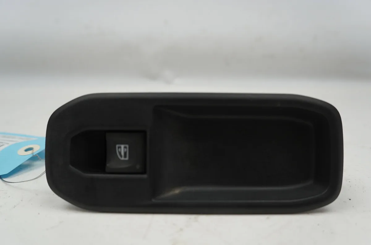 Commande lève-glace porte avant droite Renault EXPRESS Camionnette-Monospace 1.5 blue dci 95 (f6ab) (2021) occasion