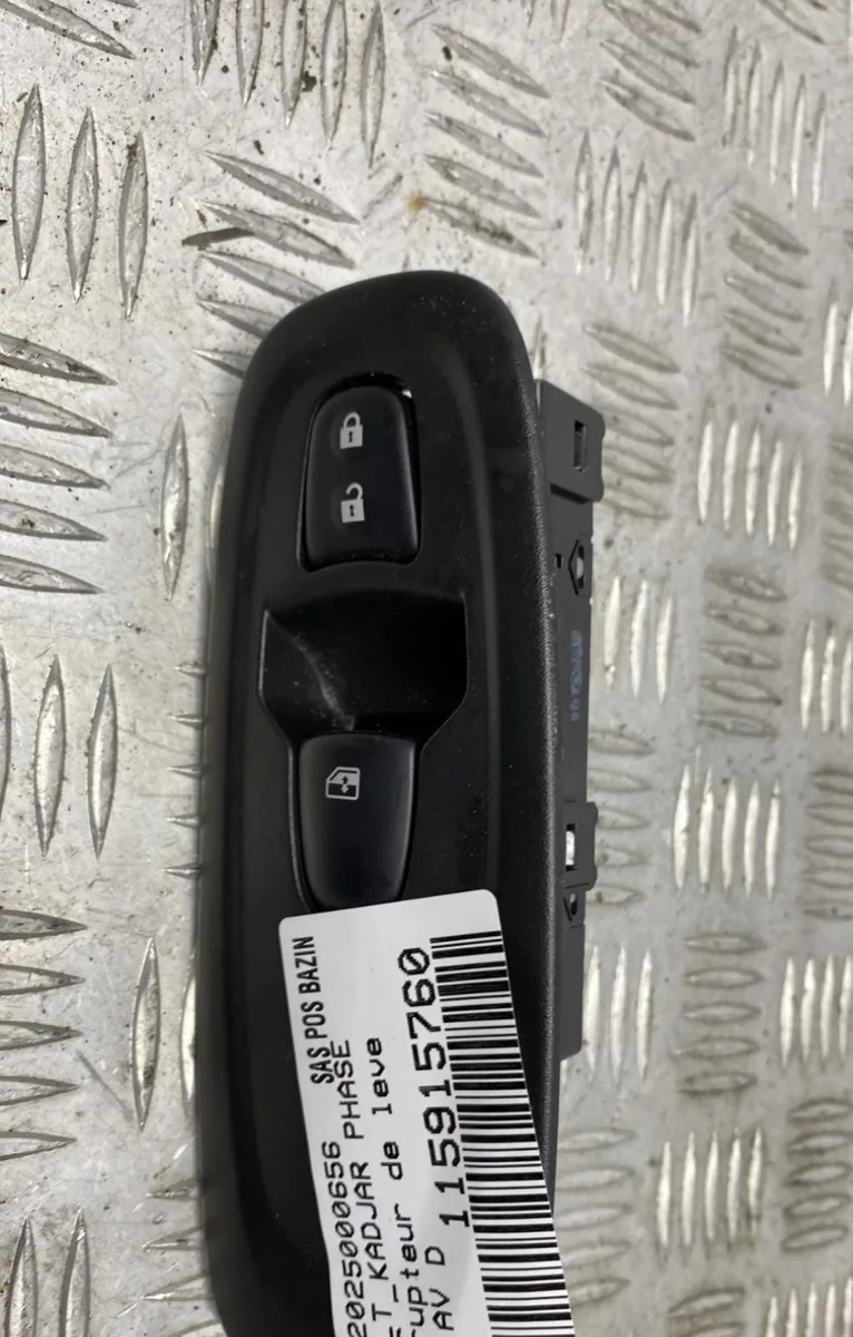 Commande lève-glace porte avant droite RENAULT KADJAR PHASE 1 occasion