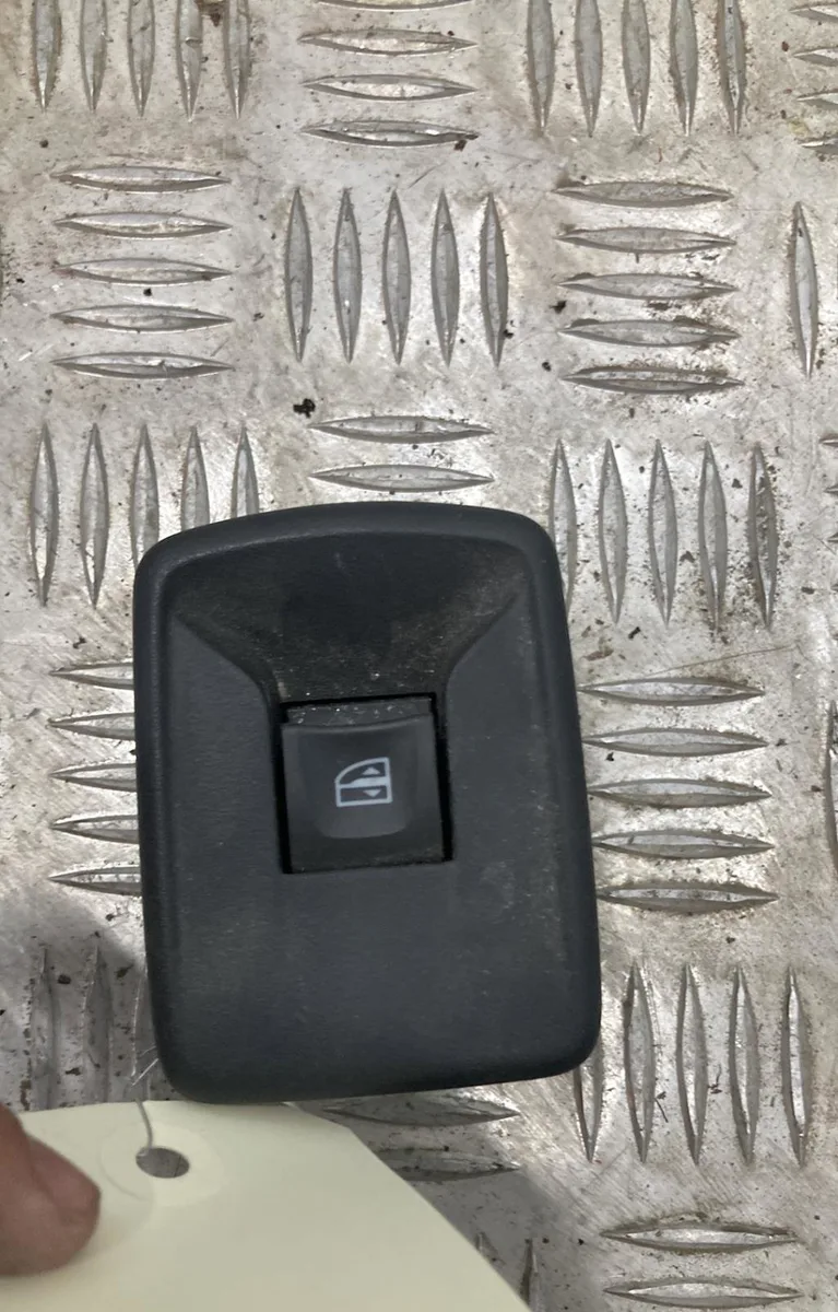 Commande lève-glace porte avant droite RENAULT KANGOO 2 PHASE 2 occasion